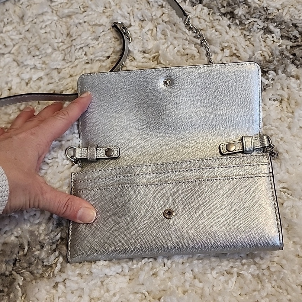 Michael Kors wallet with shoulder strap - Picture 3 of 11
